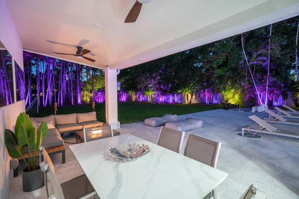 Luxury Villa Azure With Heated Pool 20 Minutes To Beach Miami Exterior photo