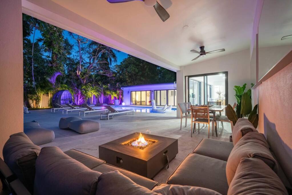 Luxury Villa Azure With Heated Pool 20 Minutes To Beach Miami Exterior photo