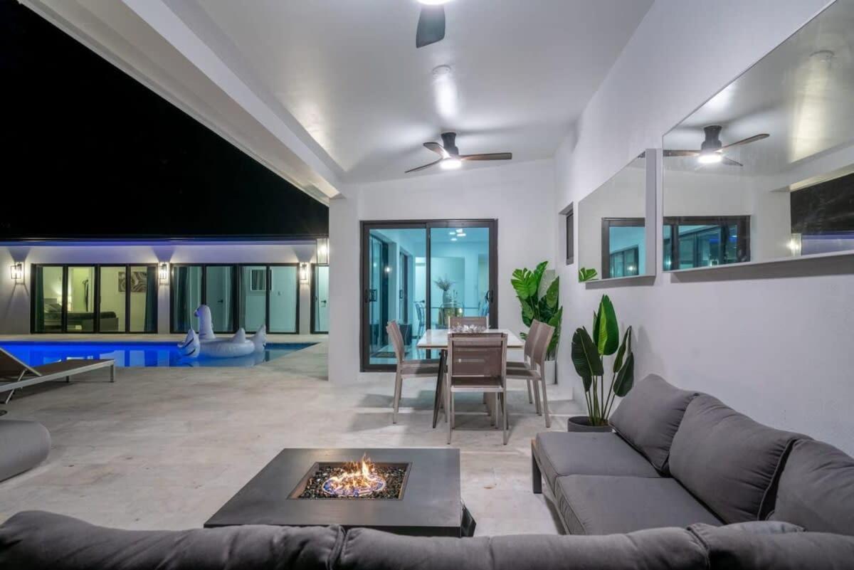 Luxury Villa Azure With Heated Pool 20 Minutes To Beach Miami Exterior photo