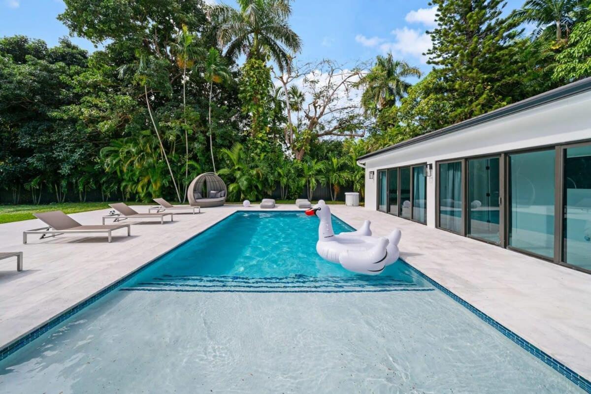 Luxury Villa Azure With Heated Pool 20 Minutes To Beach Miami Exterior photo