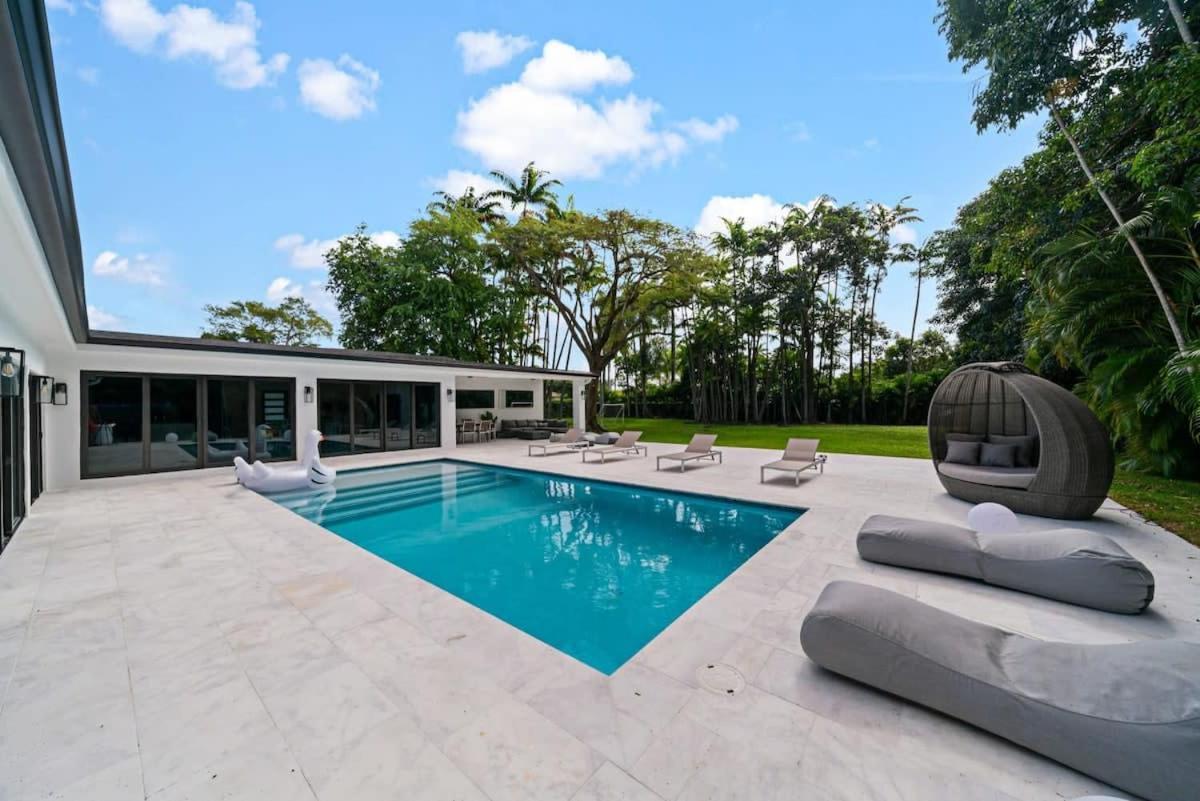 Luxury Villa Azure With Heated Pool 20 Minutes To Beach Miami Exterior photo