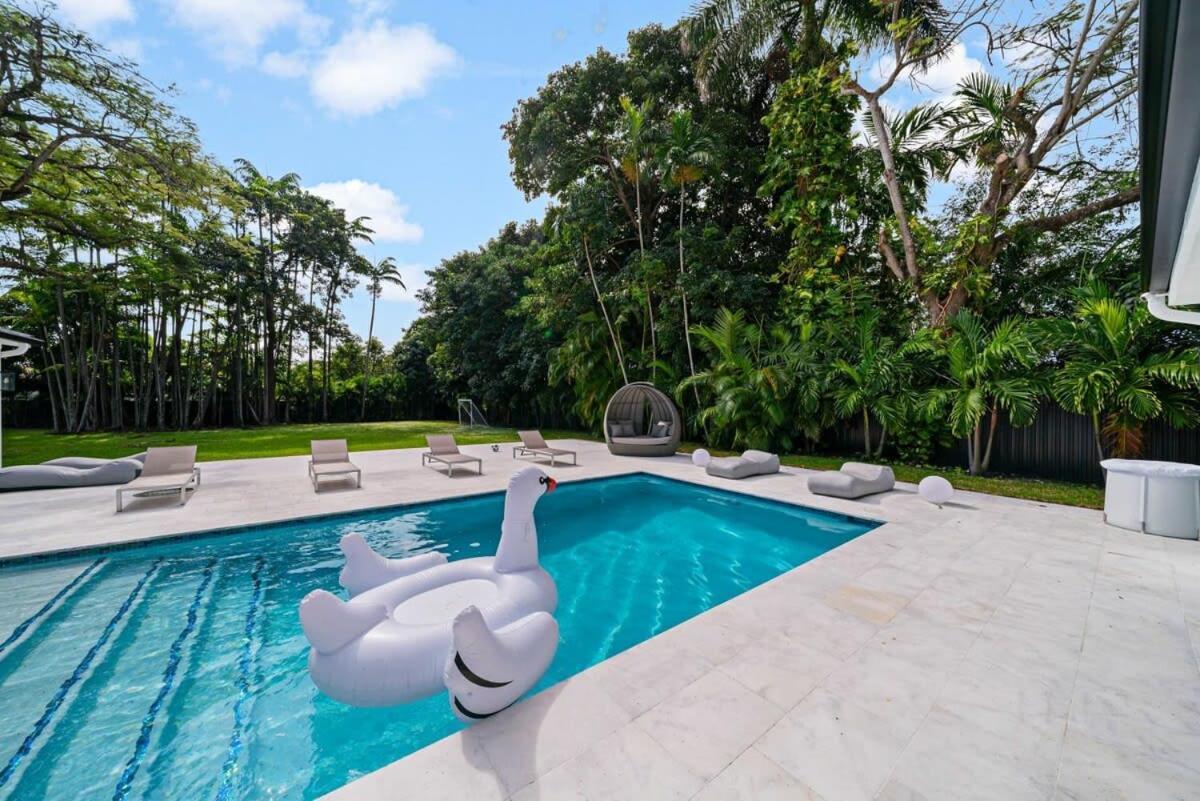 Luxury Villa Azure With Heated Pool 20 Minutes To Beach Miami Exterior photo