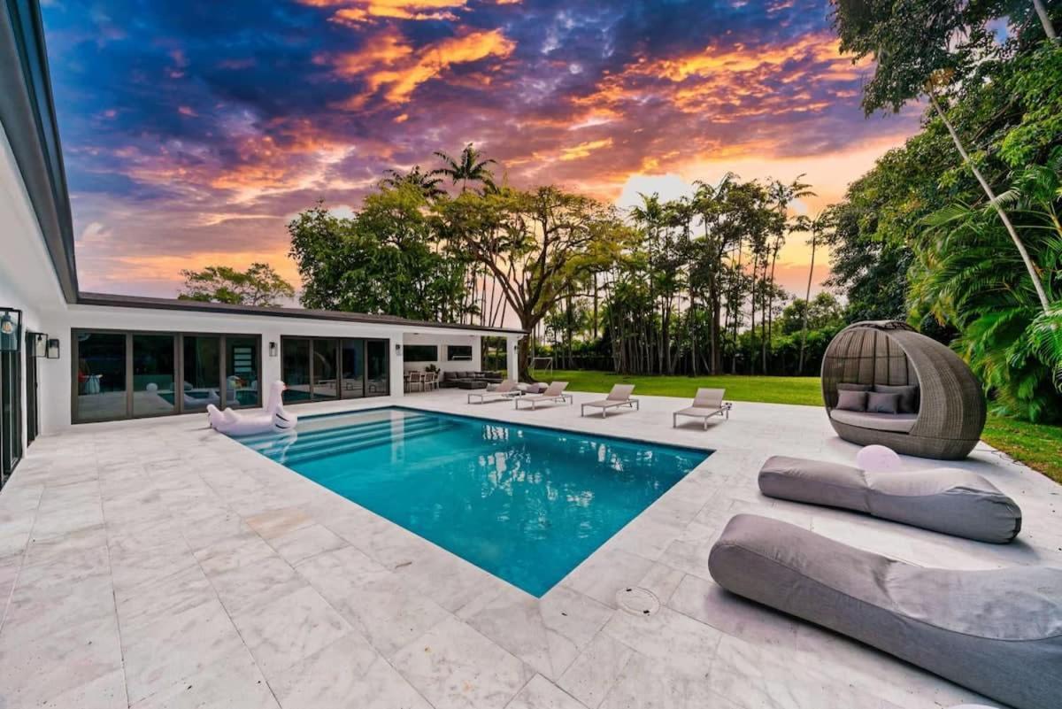 Luxury Villa Azure With Heated Pool 20 Minutes To Beach Miami Exterior photo