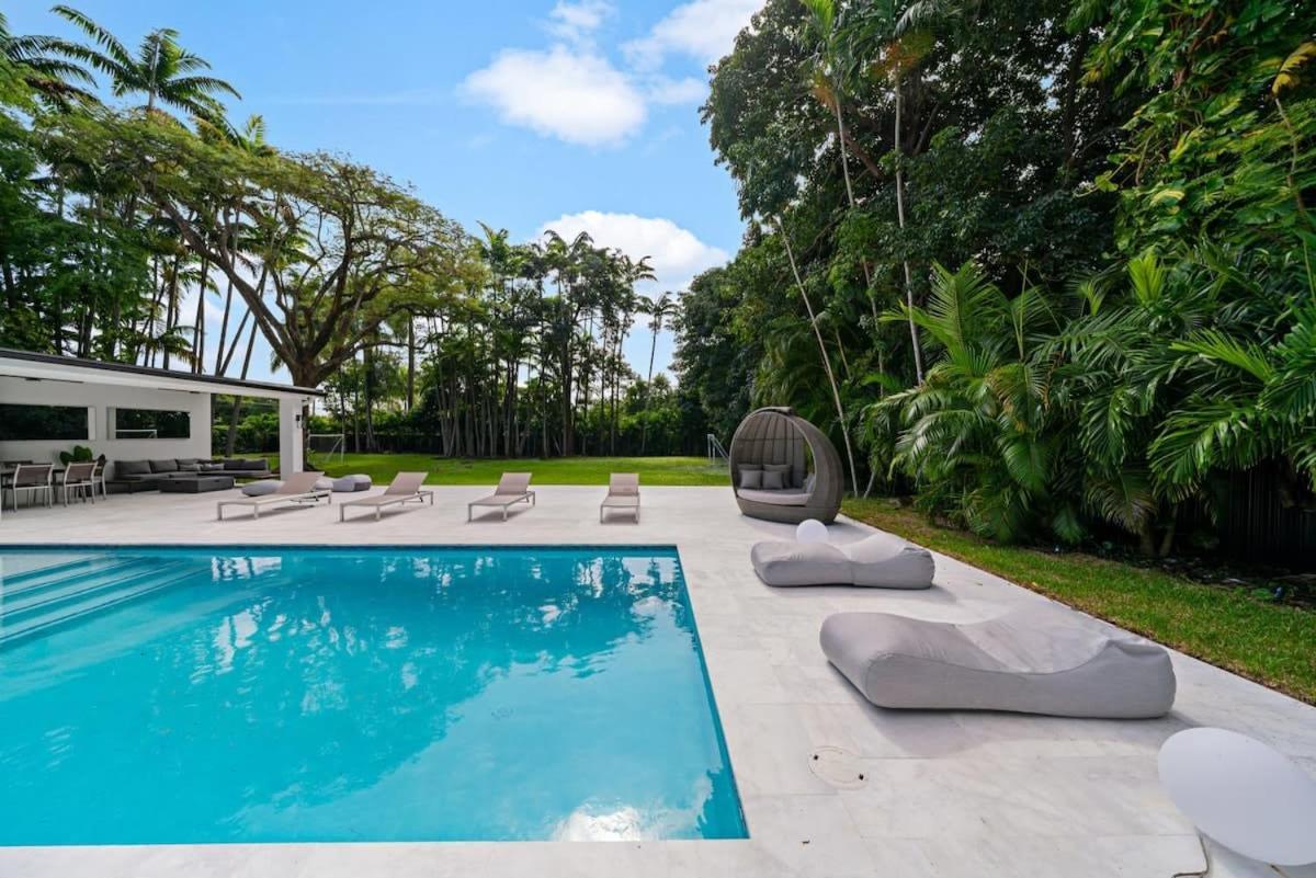 Luxury Villa Azure With Heated Pool 20 Minutes To Beach Miami Exterior photo